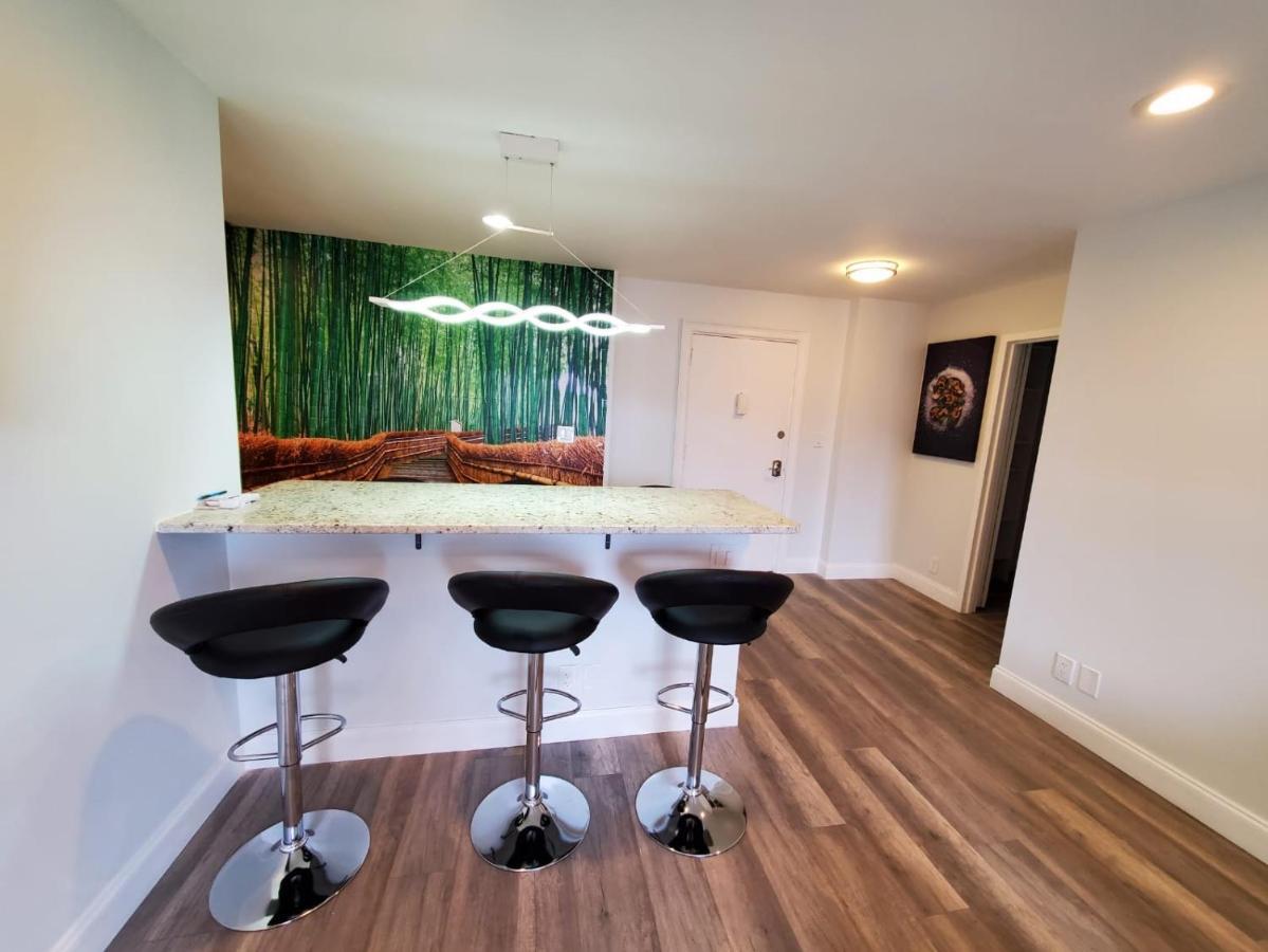 Just Renovated 3 Br/2Bath/ Parking+ Downtown View Apartment Атланта Екстериор снимка