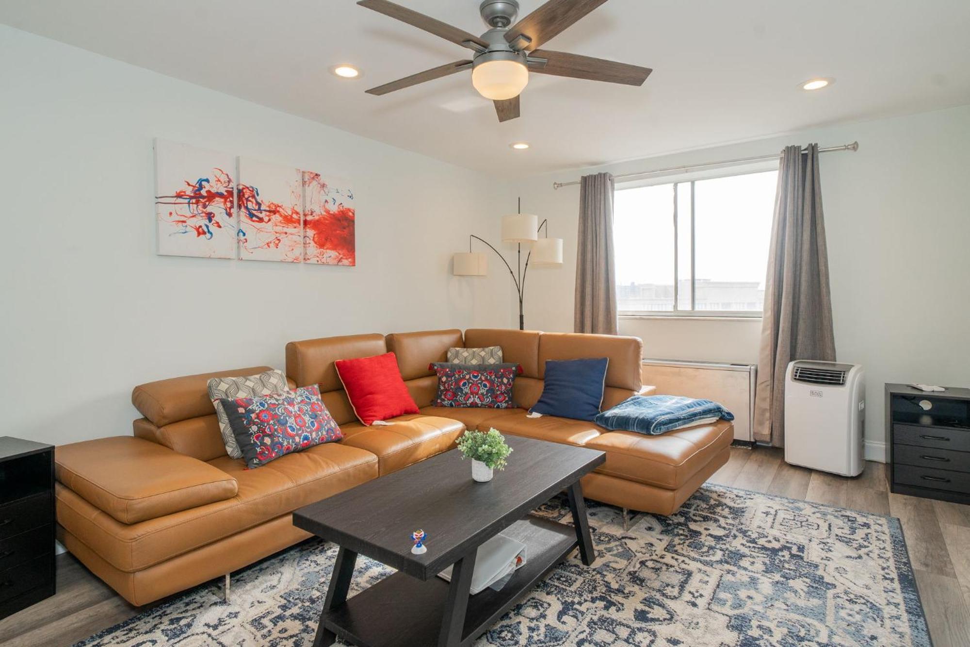 Just Renovated 3 Br/2Bath/ Parking+ Downtown View Apartment Атланта Екстериор снимка