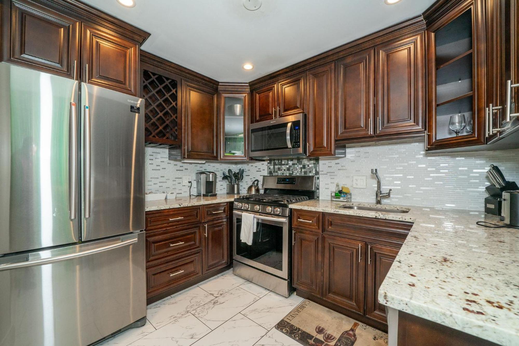 Just Renovated 3 Br/2Bath/ Parking+ Downtown View Apartment Атланта Екстериор снимка