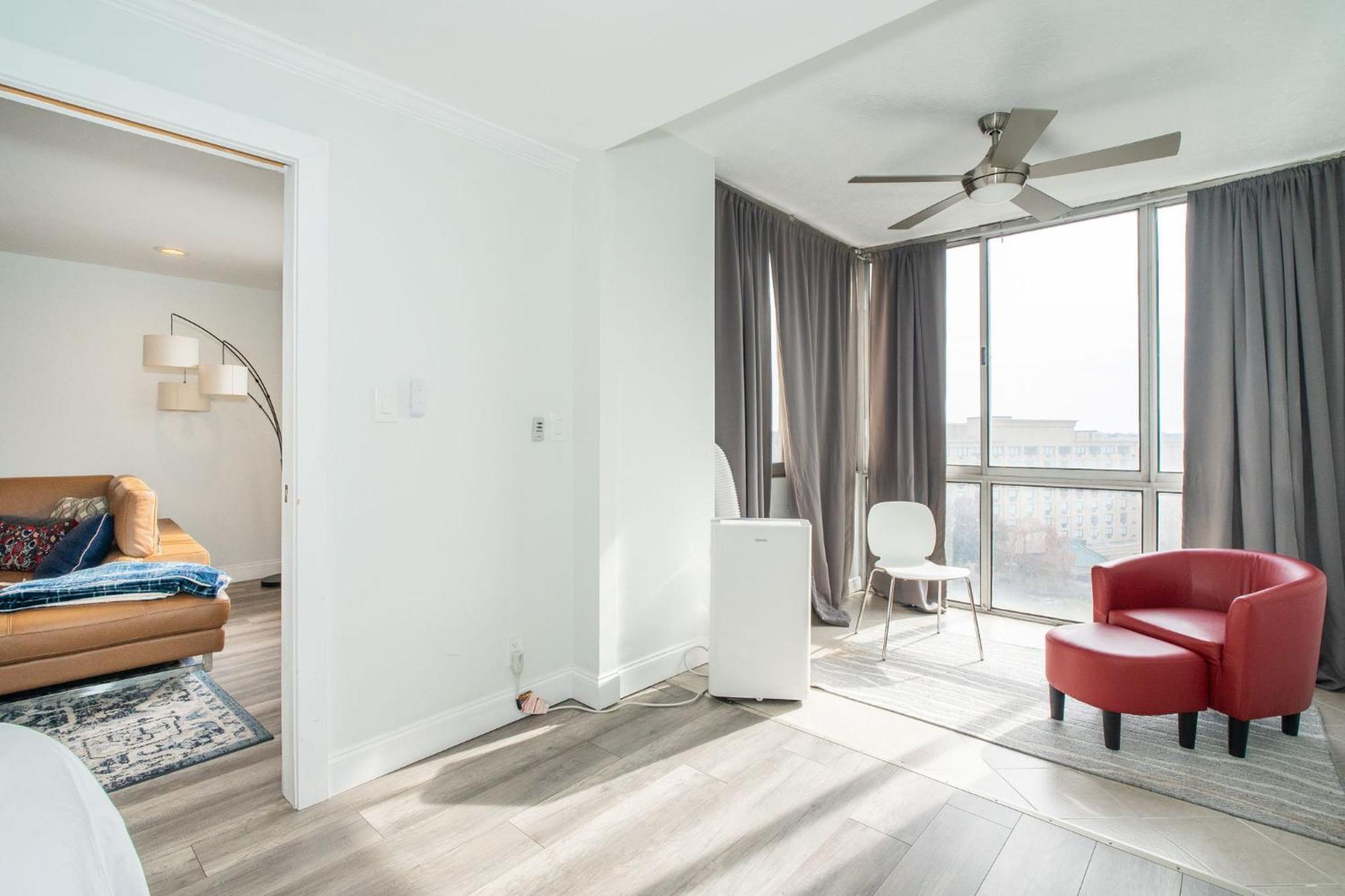 Just Renovated 3 Br/2Bath/ Parking+ Downtown View Apartment Атланта Екстериор снимка