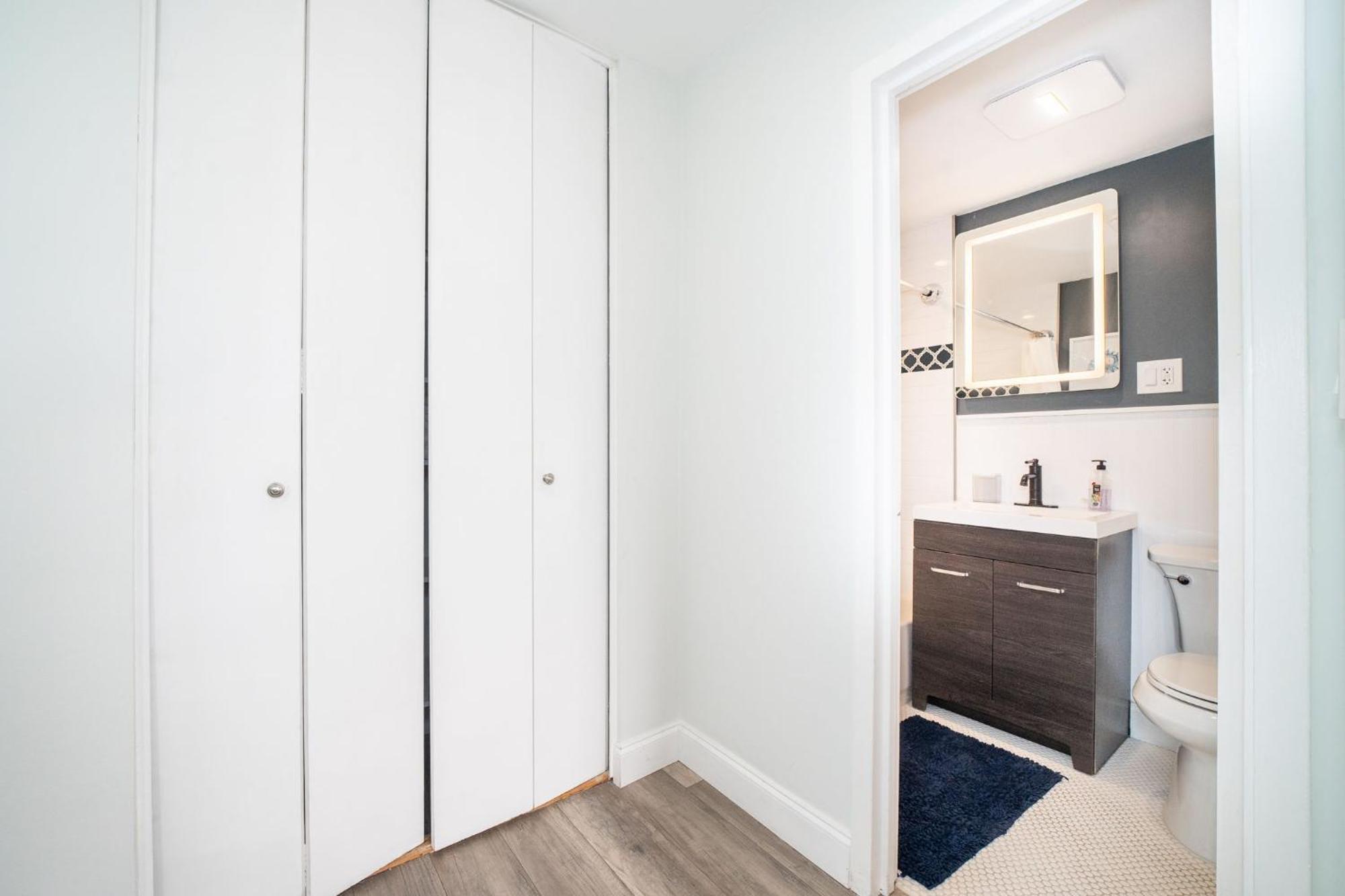 Just Renovated 3 Br/2Bath/ Parking+ Downtown View Apartment Атланта Екстериор снимка