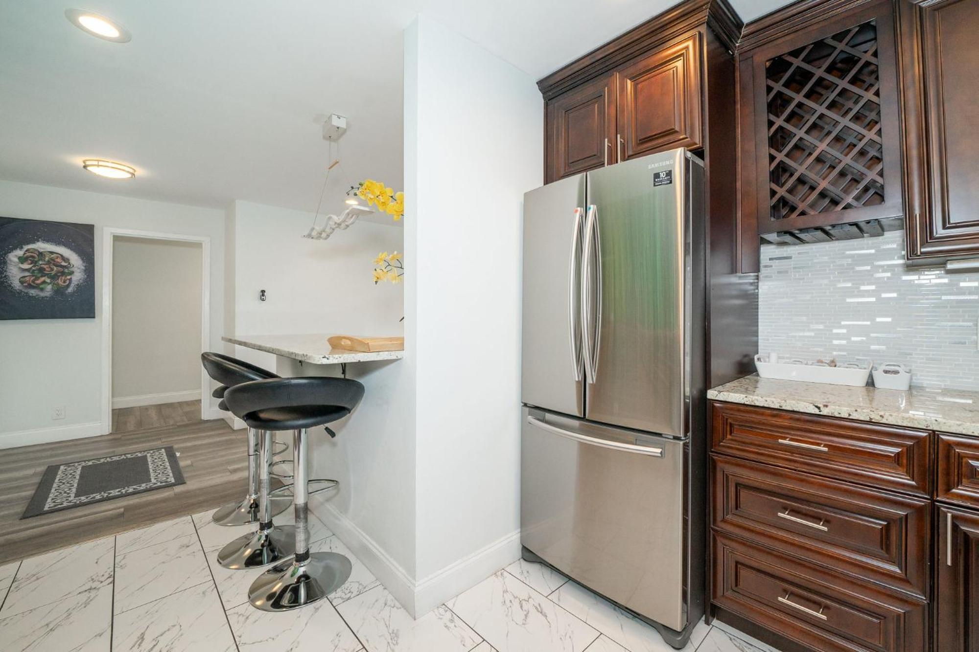 Just Renovated 3 Br/2Bath/ Parking+ Downtown View Apartment Атланта Екстериор снимка