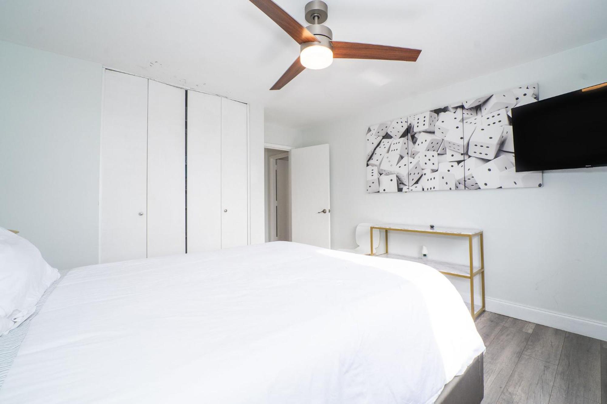 Just Renovated 3 Br/2Bath/ Parking+ Downtown View Apartment Атланта Екстериор снимка
