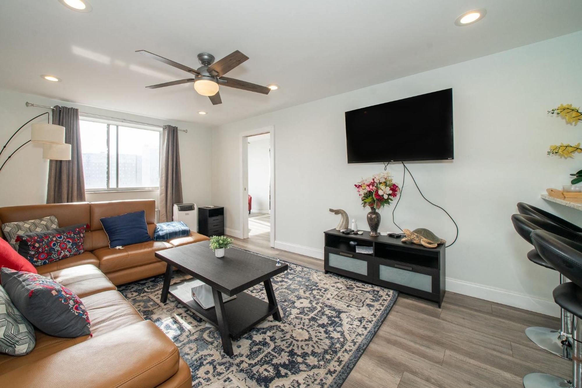Just Renovated 3 Br/2Bath/ Parking+ Downtown View Apartment Атланта Екстериор снимка