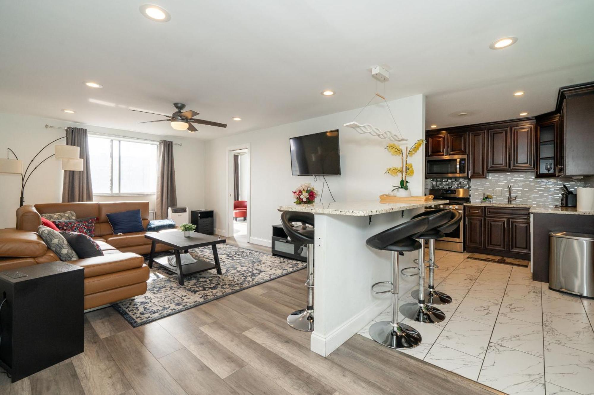 Just Renovated 3 Br/2Bath/ Parking+ Downtown View Apartment Атланта Екстериор снимка
